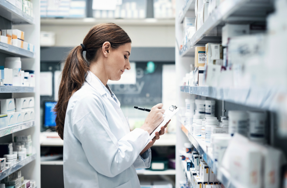retail pharmacist following a policy and procedures checklist