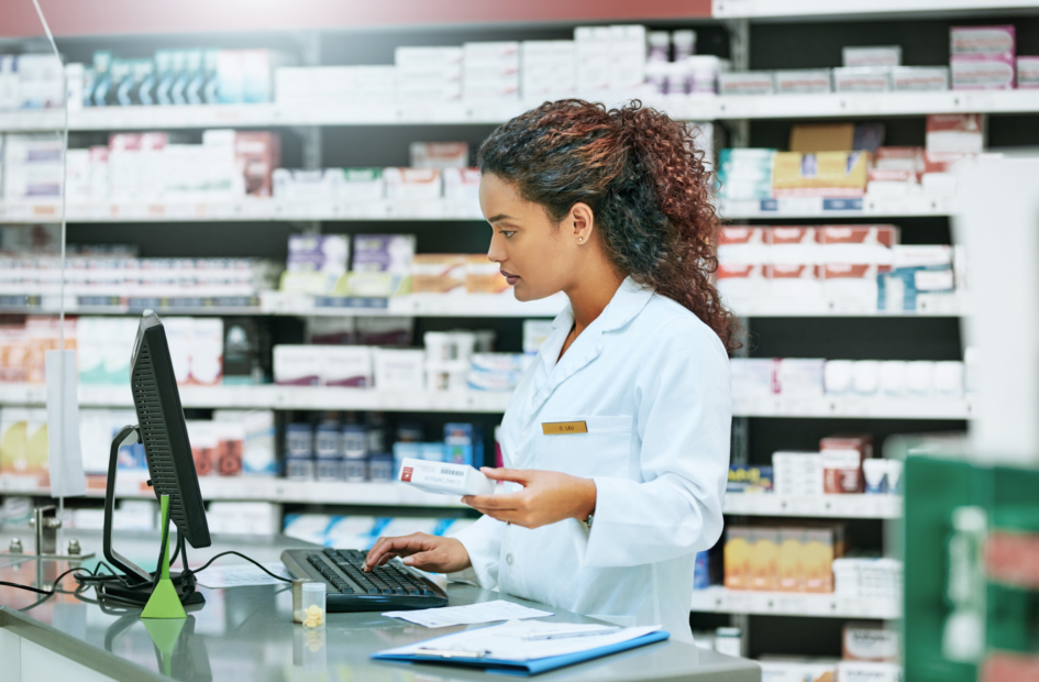 retail pharmacist filling a prescription while following pharmacy law