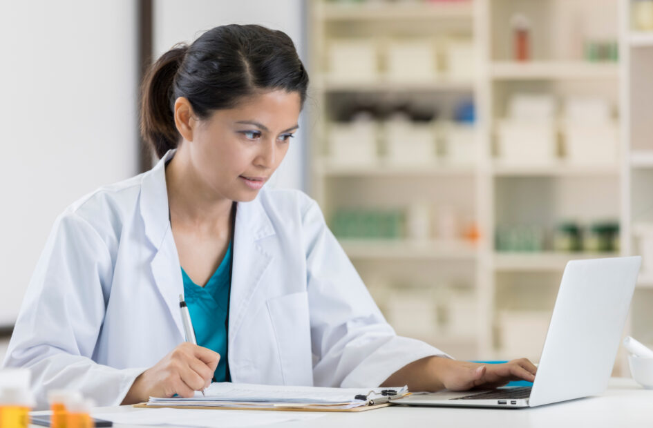 Pharmacist using computer to complete continuing education requirements